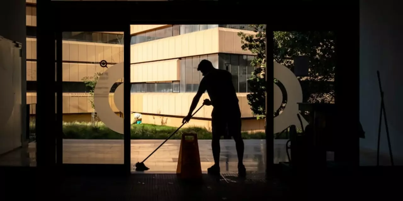 Ile średnio zarabia przedsiębiorstwo usług sprzątających?